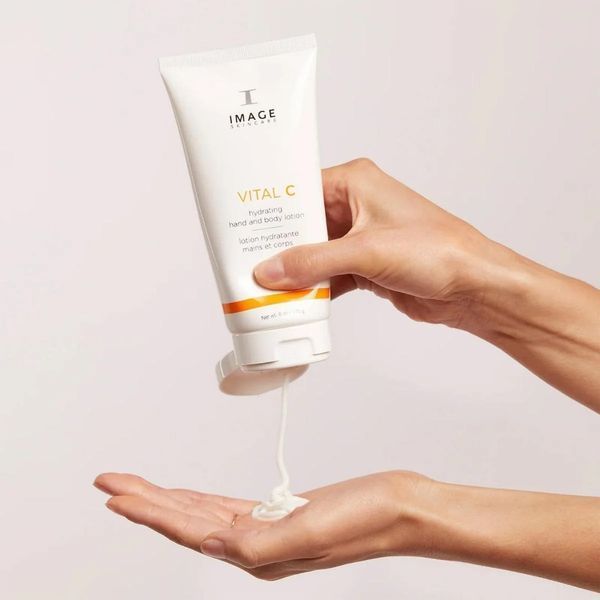 Image Skincare Vital C Hydrating hand and body lotion - Увлажняющий лосьон для рук и тела V108 фото